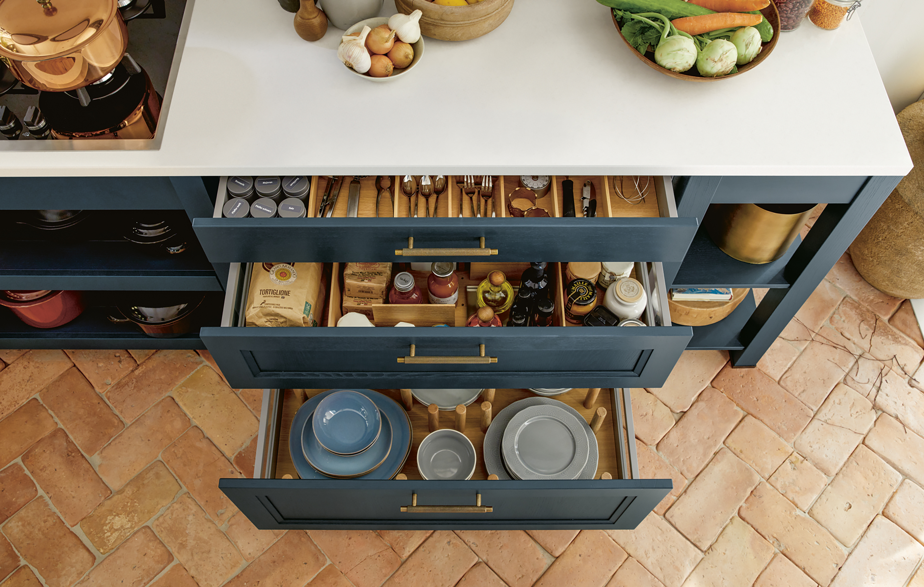 Detailbild Küchenauszug mit Organisationssystemen 