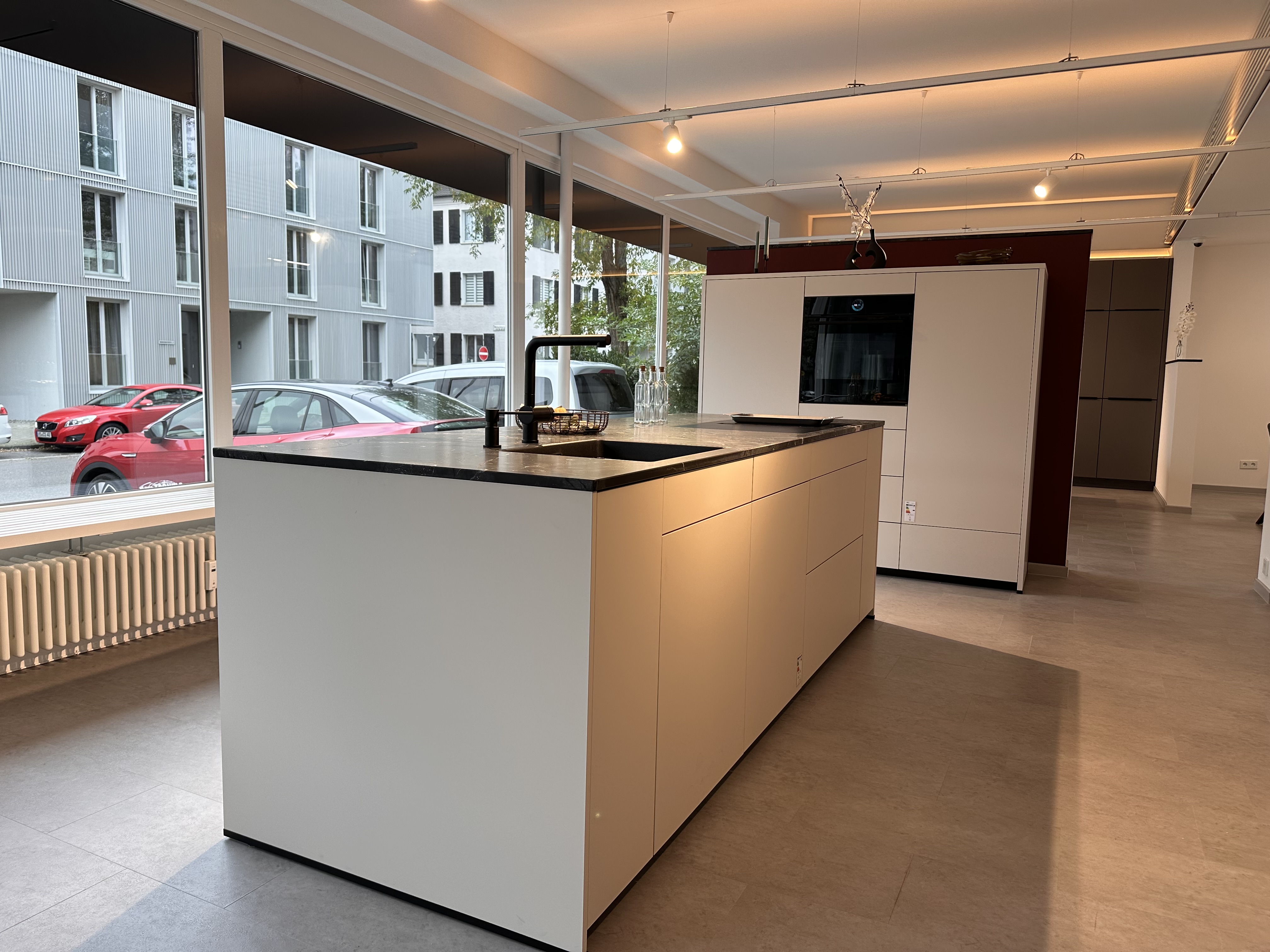 Grifflos Bosch Naturstein Push-to-Open