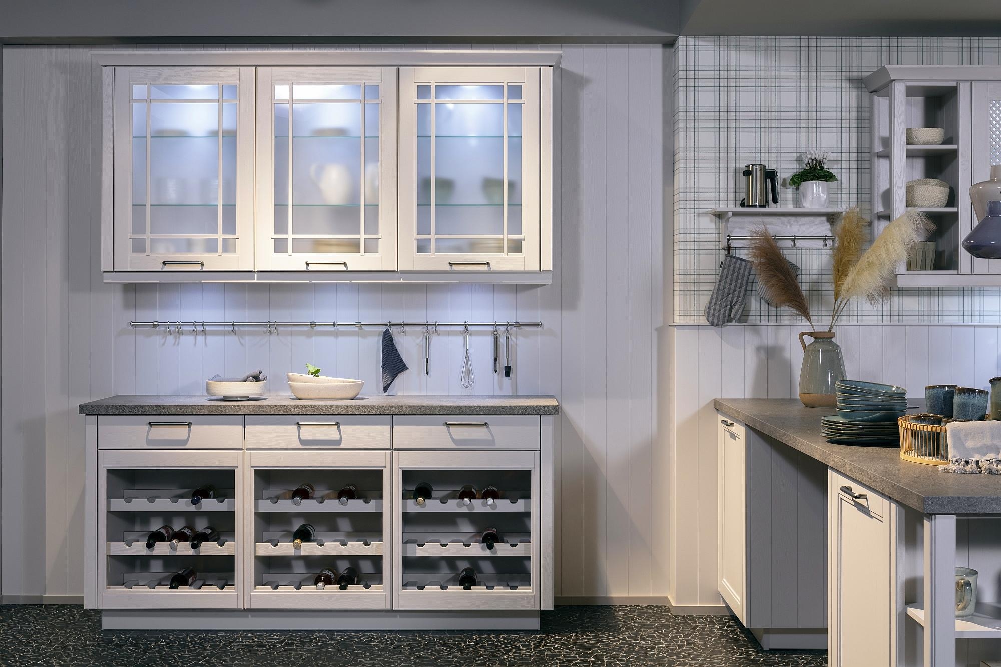 Landhaus Küche Nobilia Seidengrau Echtholz