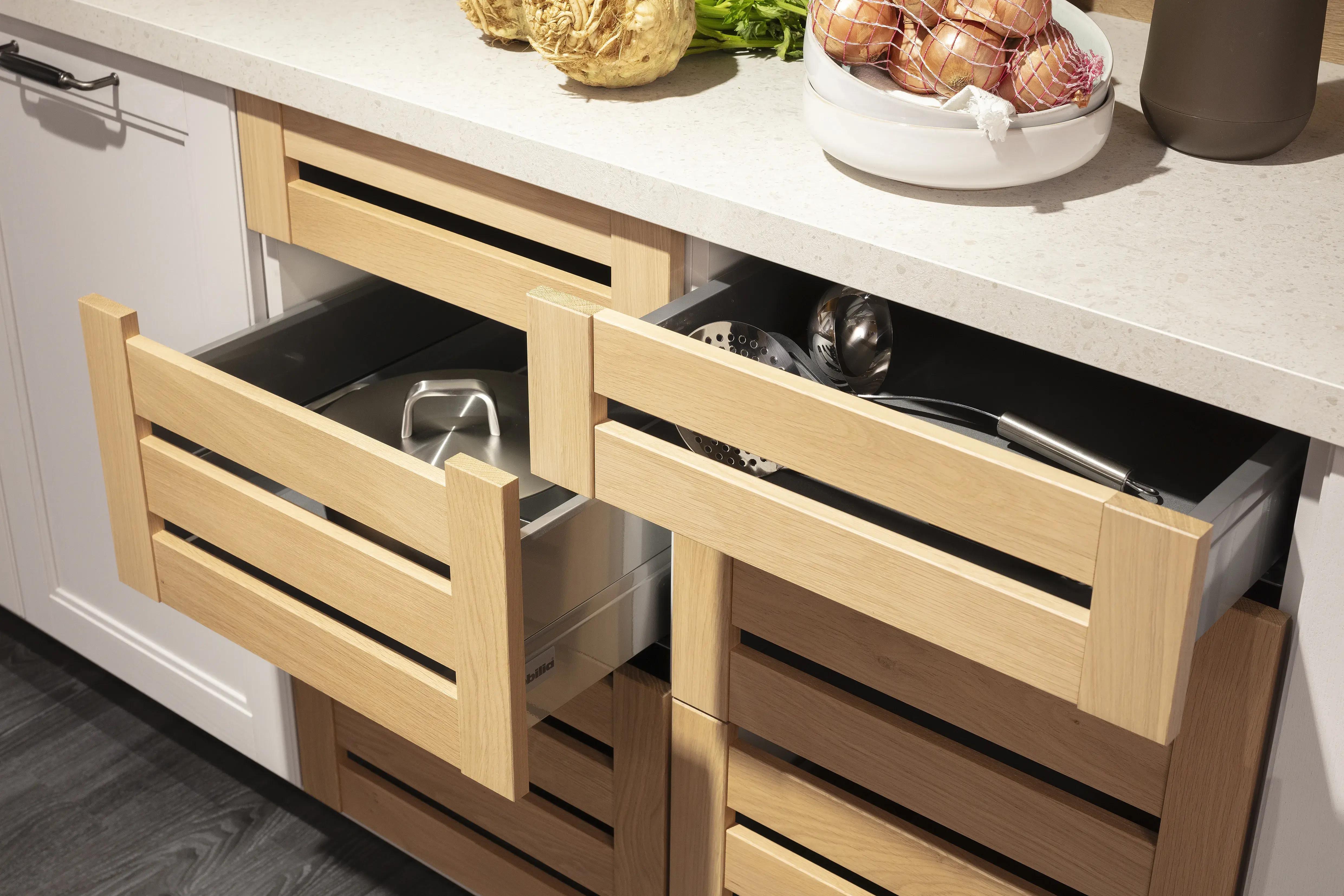 2023 Nobilia  Landhaus offene Schubladenauszüge